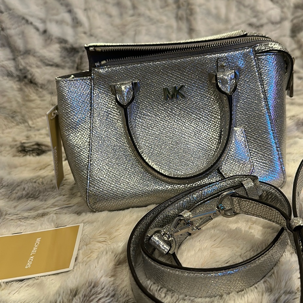 MICHAEL KORS Silver Leather Mini Shoulder beautiful bag.